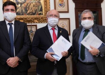 AMA Vida firma con el Colegio de Médicos de Huelva la póliza colectiva de Vida