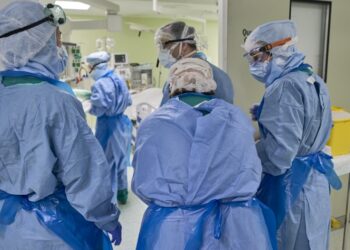 ¿Cuál es el perfil del sanitario contagiado por Covid más repetido en la primera ola?