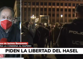 Un grupo de manifestantes agrede a un equipo de Telemadrid