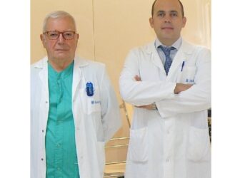 Endoprótesis ramificada para el tratamiento endovascular de aneurisma de aorta