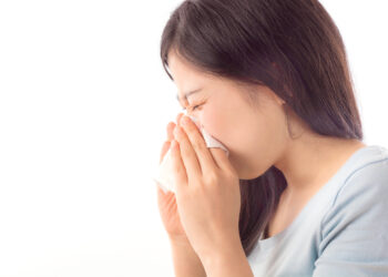 Alergias en invierno: ¿Cómo diferenciar sus síntomas con los de Ómicron?
