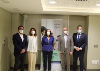 Los expertos defienden que todas las vacunas contra la COVID-19 son seguras