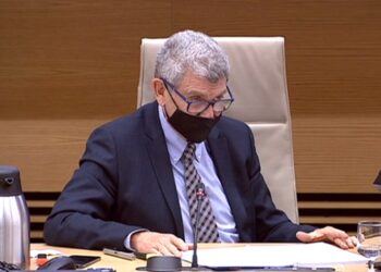 Enric Hernández, ‘La hora de La 1’  y ‘Las cosas claras’, en el punto de mira de Pérez Tornero