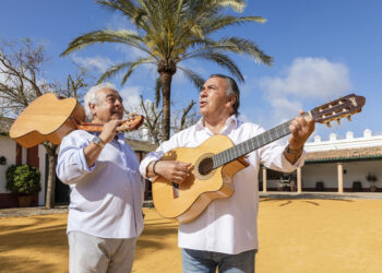 Airbnb escoge a Los del Río para celebrar el aniversario de la “Macarena”