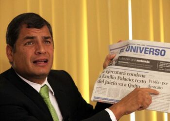 Periodistas ecuatorianos exigen justicia tras “persecución” de Rafael Correa