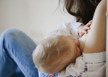 Los anticuerpos contra la COVID-19 pueden pasar a los hijos en la lactancia