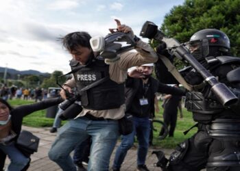 Denuncian violencia policial contra el periodista Andrés Cardona