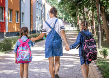 Ir caminando al colegio combate la obesidad infantil y mejorar el rendimiento escolar