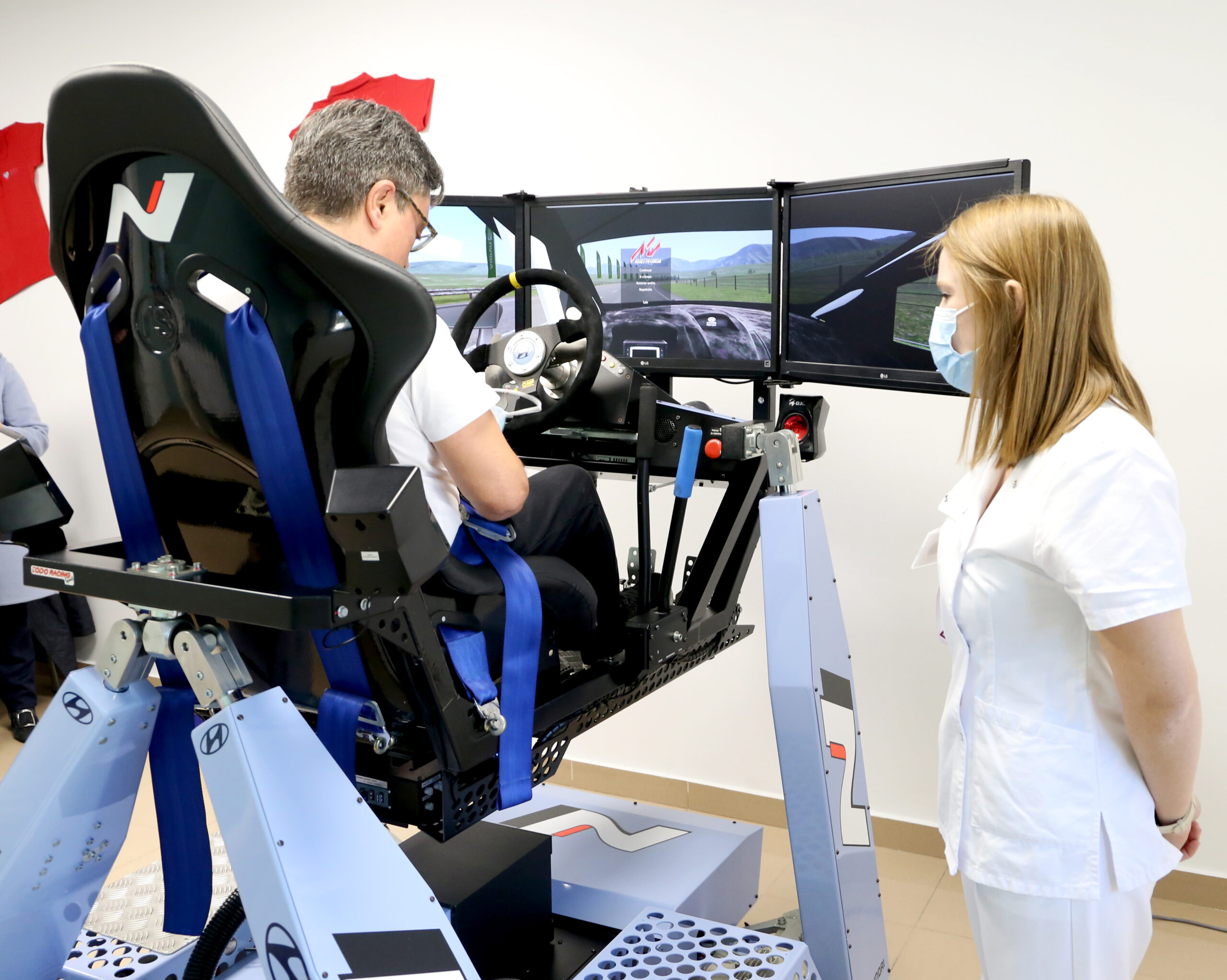 Volver a conducir tras un ictus: nuestro simulador de la conducción permite  reentrenar las capacidades implicadas en la conducción en un entorno  seguro. - Neuronrehab