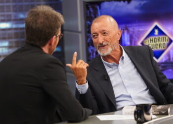 Pérez-Reverte carga sin piedad contra Sánchez en ‘El Hormiguero’: “Es malo, chulo y arrogante”