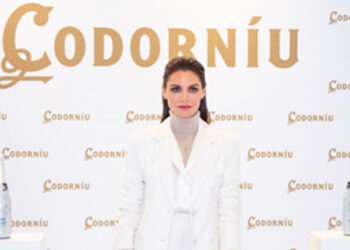 “Vive la vida que quieras celebrar”, Amaia Salamanca homenajea a la #MujerEmprendedora en la nueva campaña de Codorníu