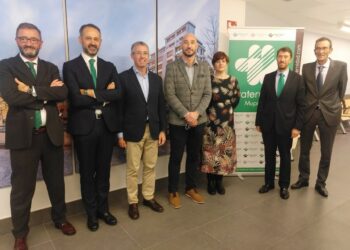 El alcalde de Eibar acude a la apertura de la nueva delegación de Fraternidad-Muprespa en la localidad