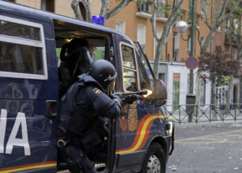 Los periodistas podrán tomar imágenes de la Policía en las protestas: PSOE y Podemos acuerdan la derogación de la Ley Mordaza