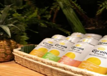 Corona tropical el nuevo lanzamiento de Corona que busca conquistar nuevos mercados