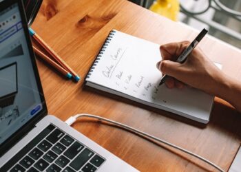 Tres de cada diez periodistas son autónomos: la precarización del sector acentúa esta modalidad