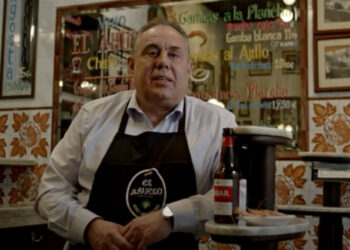 “El lugar donde queda el mundo”, esta es la campaña de Ambar para homenajear a los bares y reivindicar que tengan un ’emoji’