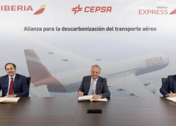 Descarbonizar a gran escala el transporte aéreo, este es el objetivo de Cepsa y Grupo Iberia