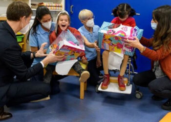 AxiCom, Samsung, Microsoft y SCOPEN apoyan la iniciativa de IRISBOND y donan juguetes para niños con diversidad funcional