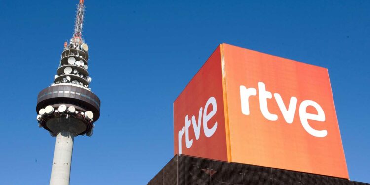 Estupor en RTVE: Iglesias utiliza a un consejero de su cuerda para arremeter contra ‘El Mundo’