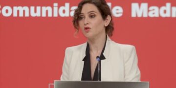 Isabel Díaz Ayuso emite un comunicado para defenderse de las acusaciones del PP