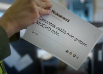 Renfe y Sra. Rushmore empapelan un tren con comentarios machistas extraídos de las redes sociales