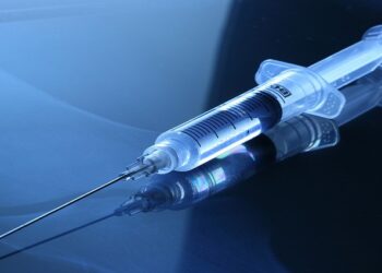 La vacuna contra el VPH en mujeres menores de 17 años reduce casi un 90% las probabilidades de padecer cáncer uterino