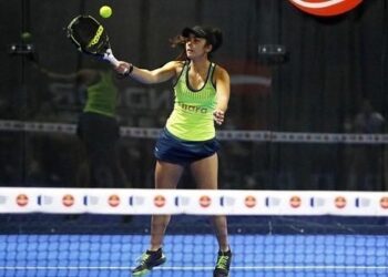 Ali Alegre, promesa española del pádel femenino, firma un acuerdo de patrocinio con Nara Seguros