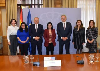 Darias se ha reunido con los farmacéuticos para conocer el Congreso Nacional y Mundial de Farmacia