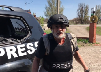 Fran Sevilla, enviado de RNE a Ucrania, sale ileso tras el impacto de un proyectil ruso en su vehículo