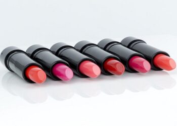 Las autoridades sanitarias prohíben la comercialización de una marca de cosméticos por su peligro para la salud