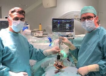 Revolucionario sistema robótico de máxima precisión para la cirugía de columna vertebral