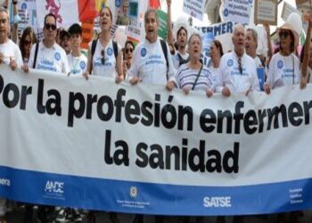 Miles de enfermeros piden que “no se olvide la sanidad” y más recursos para los centros