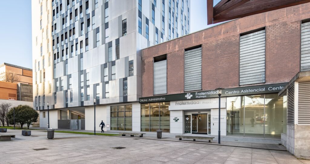 exterior del nuevo centro de Fraternidad-Muprespa en A Coruña (Torre Helios)