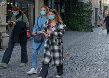 La demanda de test de antígenos crece un 120% ante la repentina séptima ola Covid