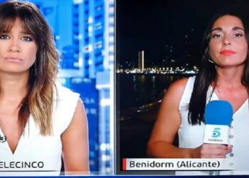La reportera de Telecinco que sufrió un bloqueo en directo se disculpa en redes sociales