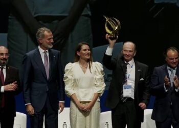 EL REY FELIPE VI ENTREGA EL PREMIO GOLDEN PEN OF FREEDOM DE PERIODISMO 2022 AL DIARIO POLACO GAZETA WYBORCZA