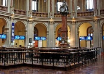 El Ibex se apoya en los bancos y ataca los 8.100 puntos