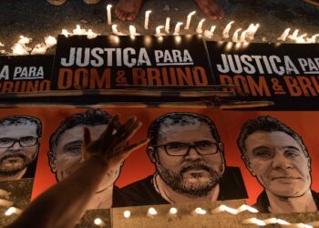 TOPSHOT - Brazilian indigenous people protest for the demarcation of indigenous land and over the murder of British journalist Dom Phillips and Brazilian Indigenous affairs specialist Bruno Pereira, in Sao Paulo, Brazil, on June 23, 2022. (Photo by NELSON ALMEIDA / AFP)