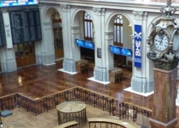 El Ibex acelera su remontada atacando los 7.600 puntos