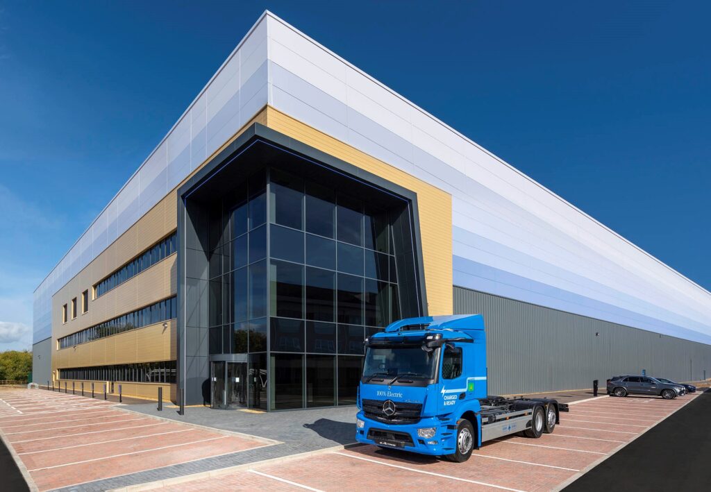 Nuevo centro de distribución de Mercedes-Benz Trucks UK - Gestionado por XPO Logistics