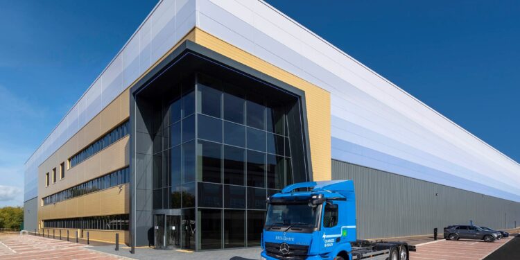 Nuevo centro de distribución de Mercedes-Benz Trucks UK - Gestionado por XPO Logistics