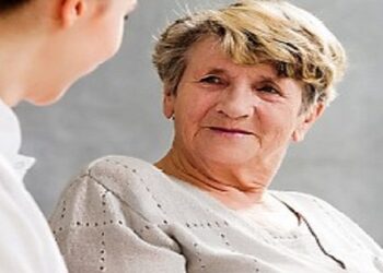 Educar al paciente dependiente y a sus familiares en el autocuidado diario es esencial para la continuidad asistencial