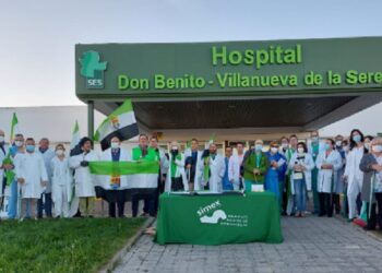 Los médicos extremeños se suman a las protestas y plantean comenzar la huelga en Navidad 