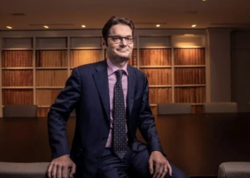 Prisa aprueba la emisión de bonos convertibles para rebajar su elevada deuda