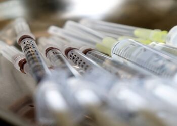 Sanidad y CCAA abren la vacunación con la cuarta dosis a menores de 60 años que lo soliciten