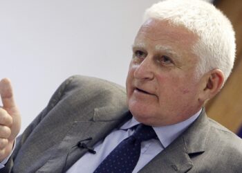 Vasile abandona Mediaset con Telecinco inmersa en la mayor crisis de su historia