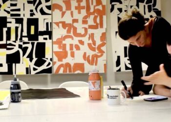 La Casa de Carlota diseña la shopping bag del 30 Aniversario de L’illa Diagonal