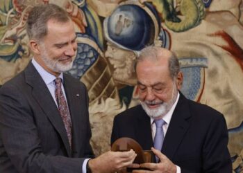 S.M. el Rey entrega el ‘Premio Enrique Iglesias’ al mexicano Carlos Slim
