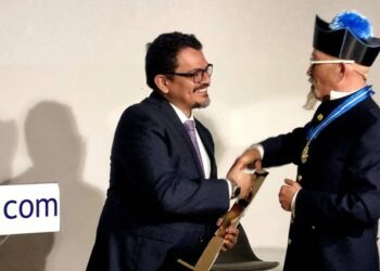 Augusto Ayesta de ‘PRinsight’ recibe el premio el Mejor podcast de marketing