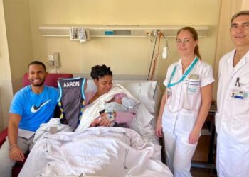 Movistar Estudiantes y La Fundación Jiménez Díaz “fichan” a los nacidos hoy en el hospital madrileño